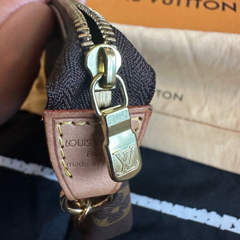 Louis Vuitton Mini Pochette in Mono - Picture 3 of 13